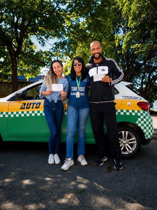 Alunos aprovados com a instrutora Paula Gabriela