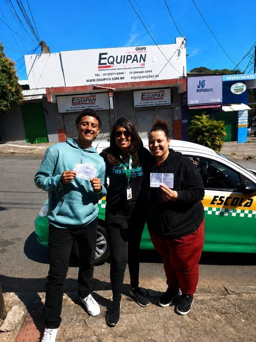 Alunos aprovados com a instrutora Paula Gabriela