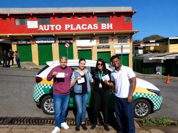 Alunos aprovados com a instrutora Paula Gabriela